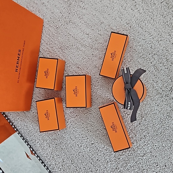 Hermes Bundle - Picture 2 of 2